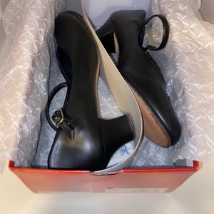 Capezio 1.5” heel character shoes Ladies 8